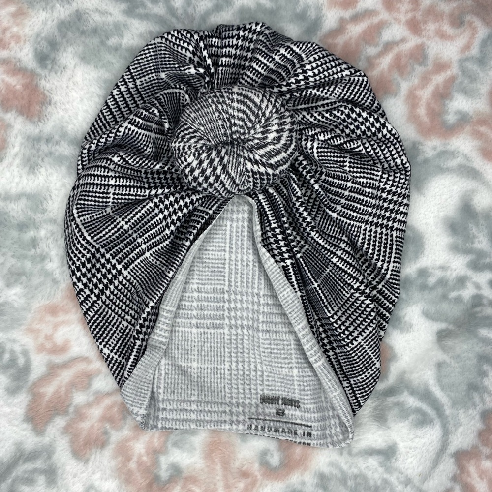 Elegant Black and White Patterned Turban